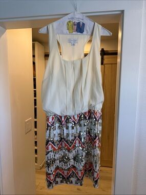 Jessica Simpson Cream Sleeveless Shift Dress